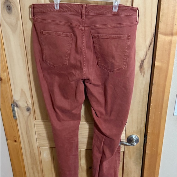 a.n.a a new approach High Rise Straight Women's Jeans in Rust - Picture 3 of 4